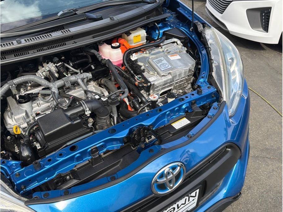 Used 2017 Toyota Prius C One FWD image 25