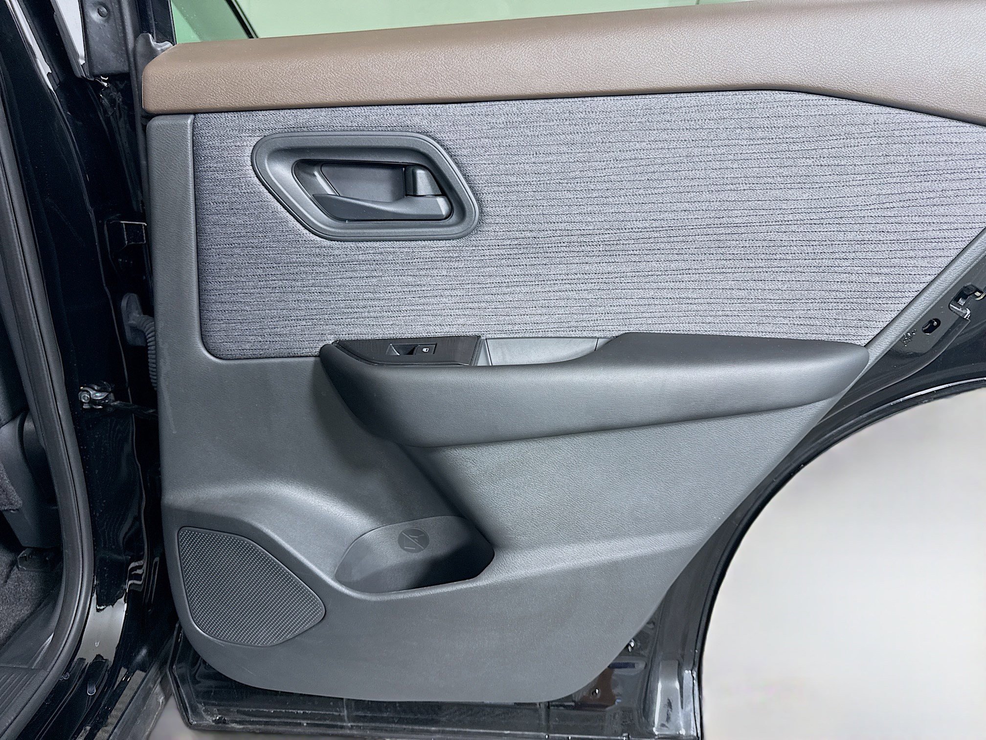 Used 2023 Nissan Rogue S FWD image 28
