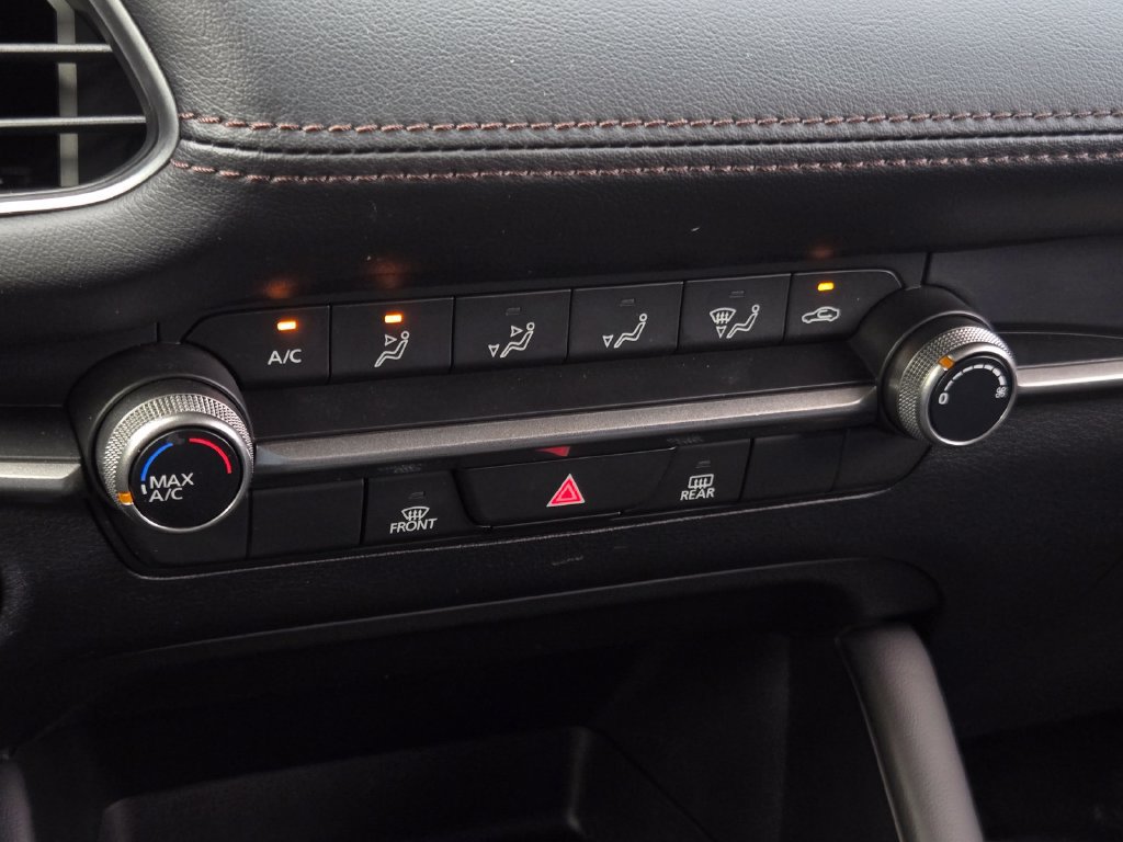 Certified 2025 MAZDA MAZDA3 s FWD image 18
