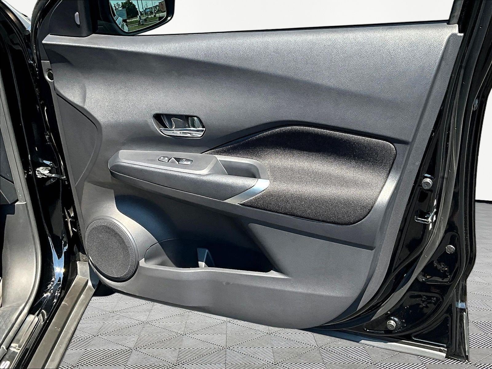 Used 2024 Nissan Kicks SV w/ Interior Electronics Package FWD image 28