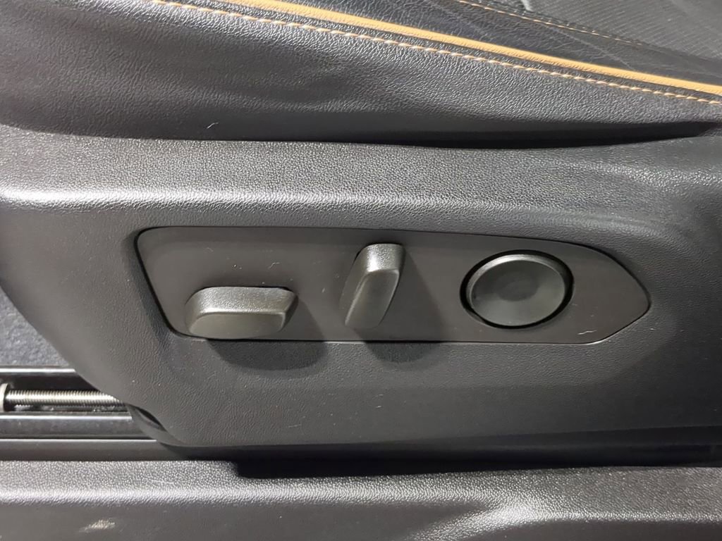 Used 2023 GMC Yukon AT4 w/ Technology Package image 30