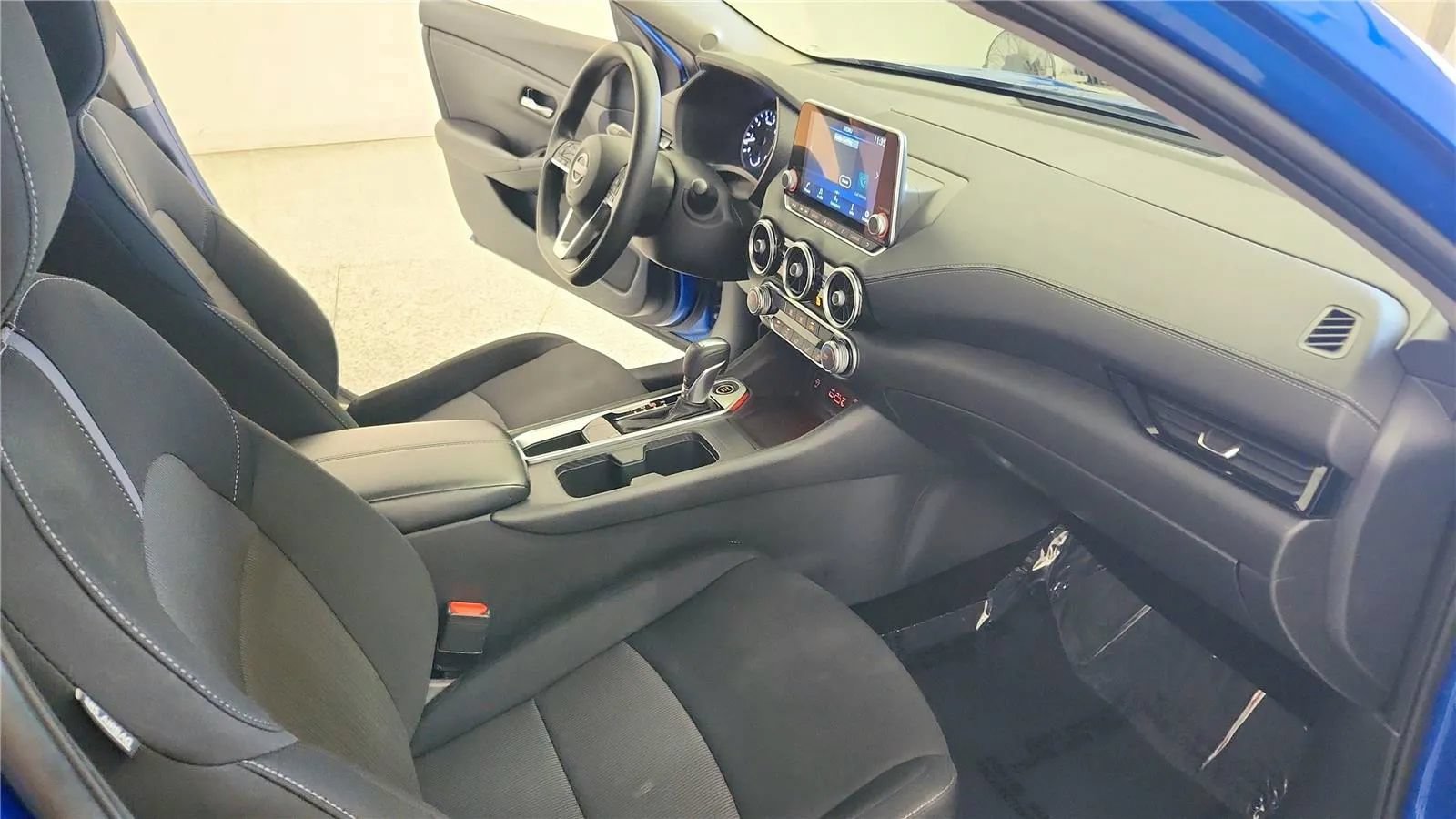 Used 2024 Nissan Sentra SV FWD image 35