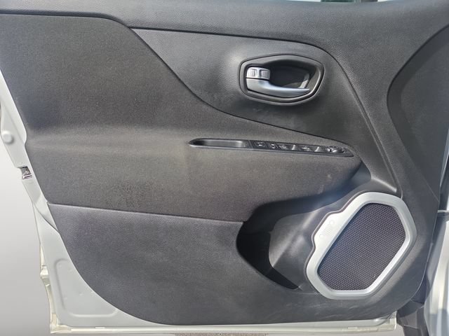 Used 2019 Jeep Renegade Latitude AWD/4WD image 16