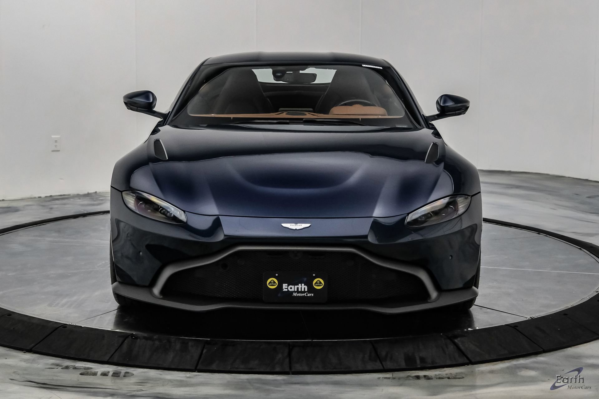Used 2020 Aston Martin V8 Vantage Coupe RWD image 28