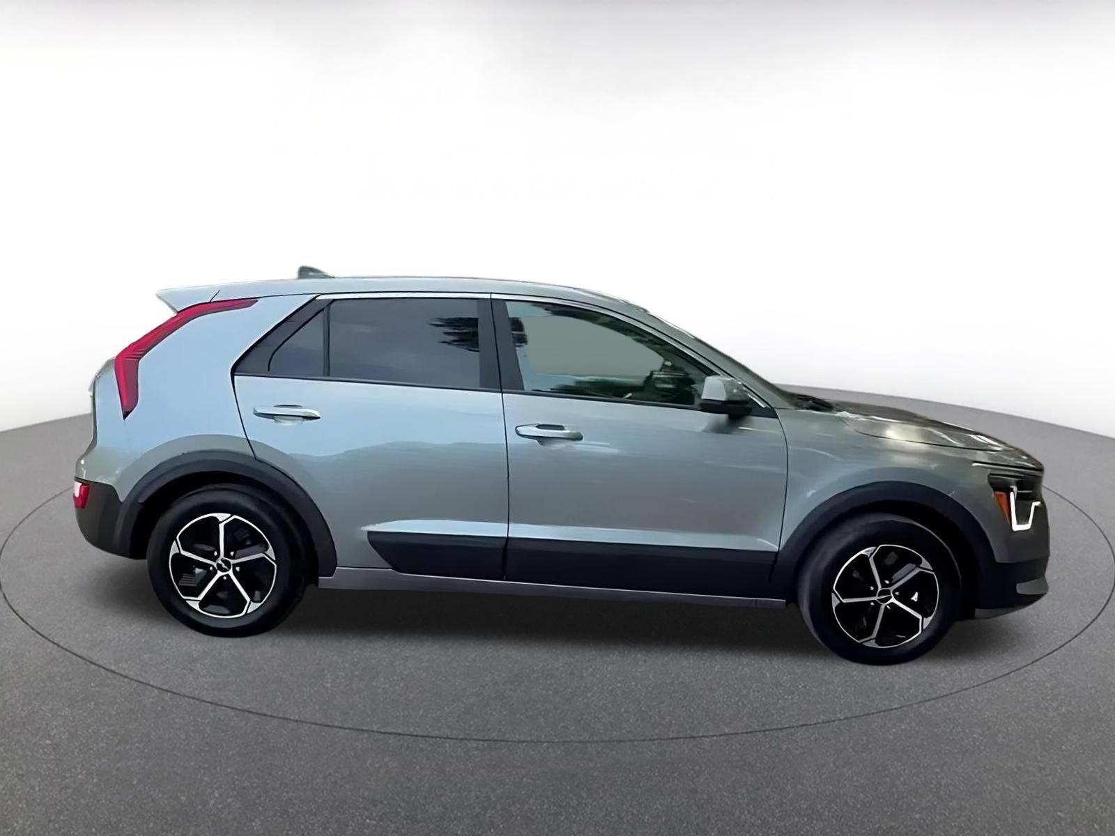 Used 2026 Kia Niro LX FWD image 16