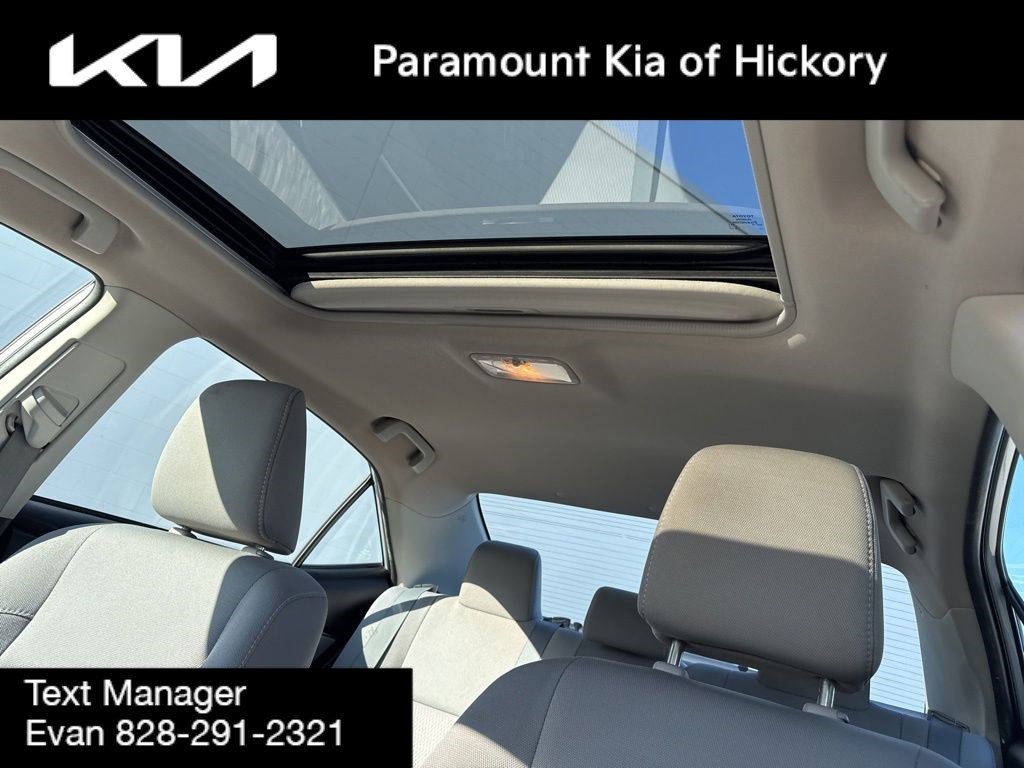 Used 2014 Toyota Corolla LE image 28