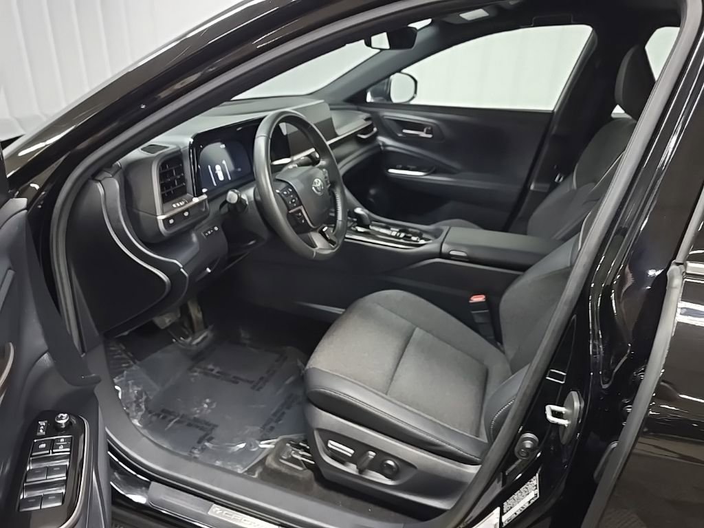 Used 2024 Toyota Crown AWD/4WD image 28