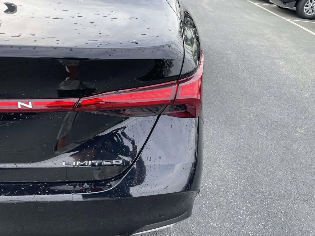 Used 2019 Toyota Avalon Limited w/ Advanced Safety Package image 16