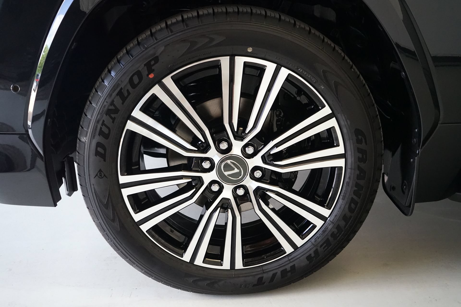 Used 2026 Lexus LX 700h Luxury AWD/4WD image 38