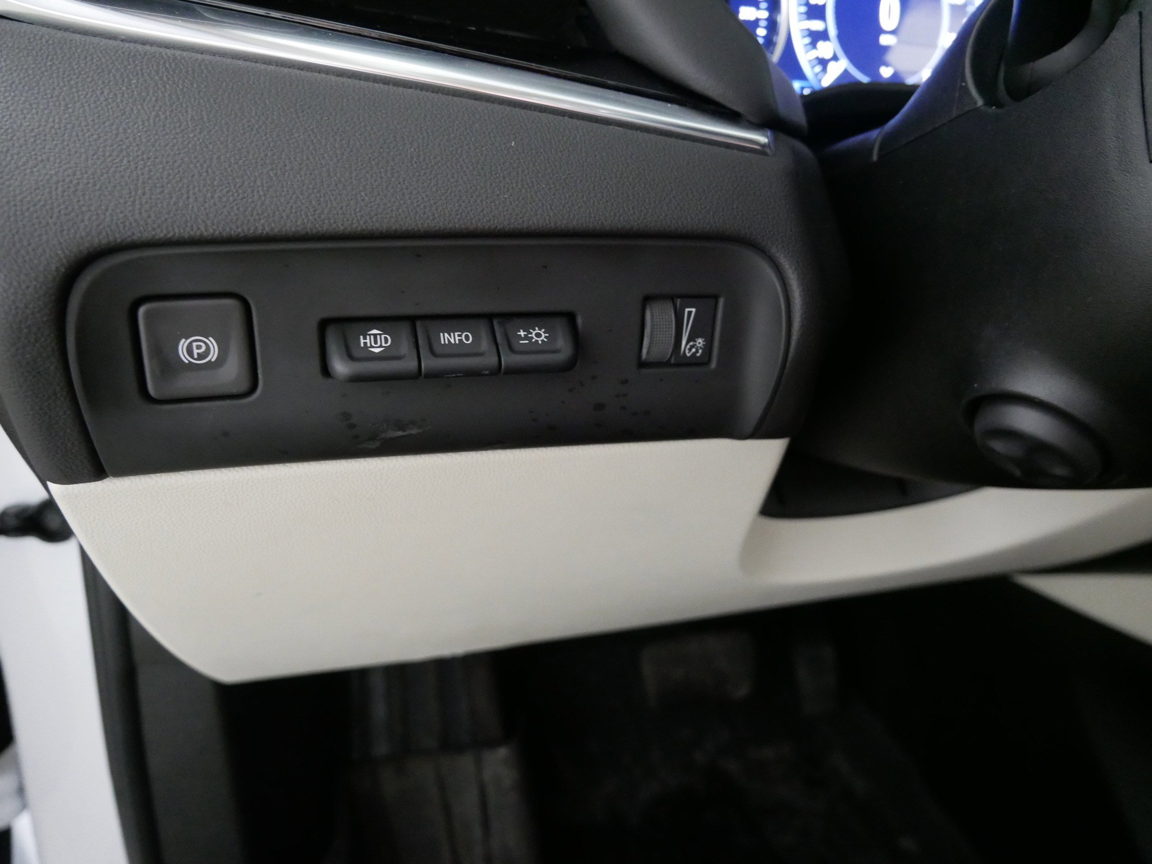 Certified 2023 Buick Enclave Avenir w/ Avenir Technology Package image 26