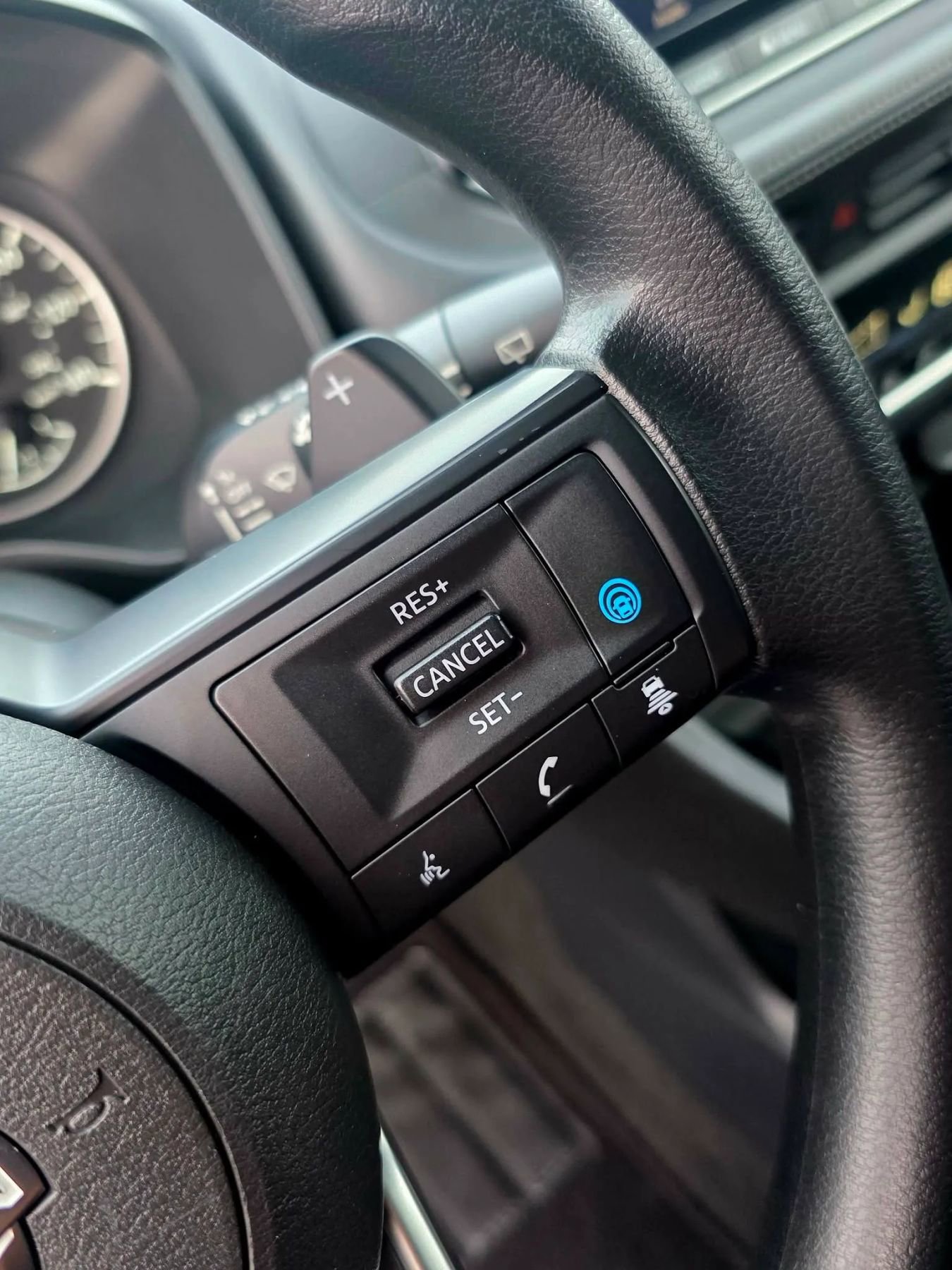 Used 2024 Nissan Rogue SV image 23