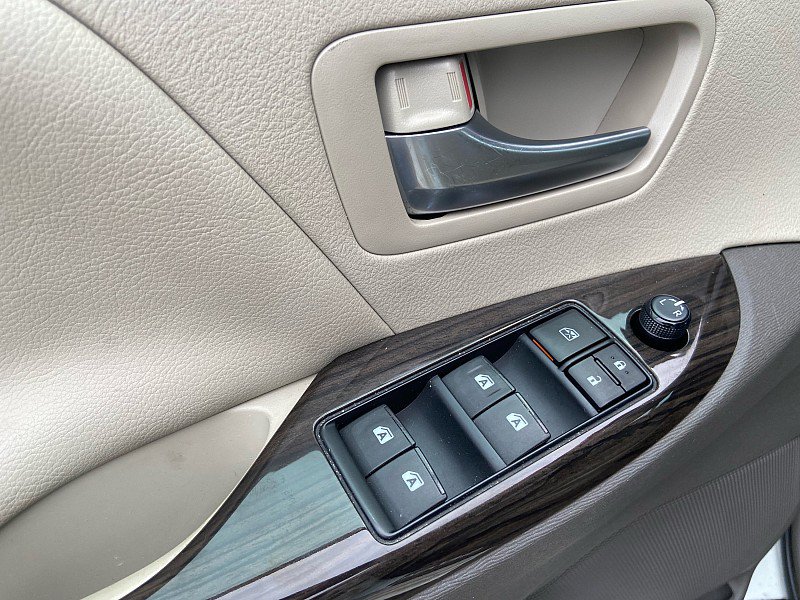 Used 2017 Toyota Sienna XLE w/ XLE Navigation Package FWD image 10