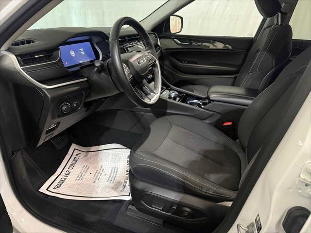 Certified 2023 Jeep Grand Cherokee Laredo w/ Luxury Tech Group I AWD/4WD image 19