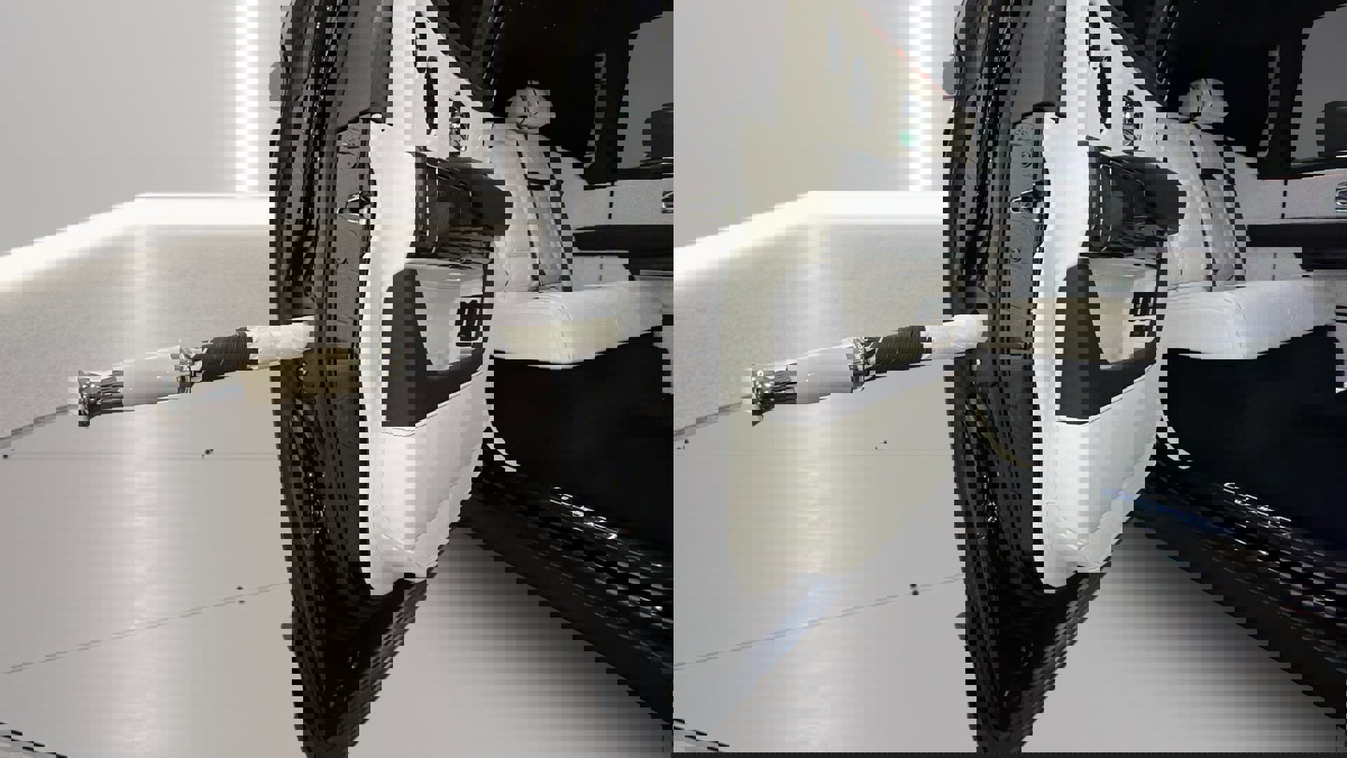 Used 2022 Rolls-Royce Cullinan Black Badge w/ Dark Exterior Package image 41