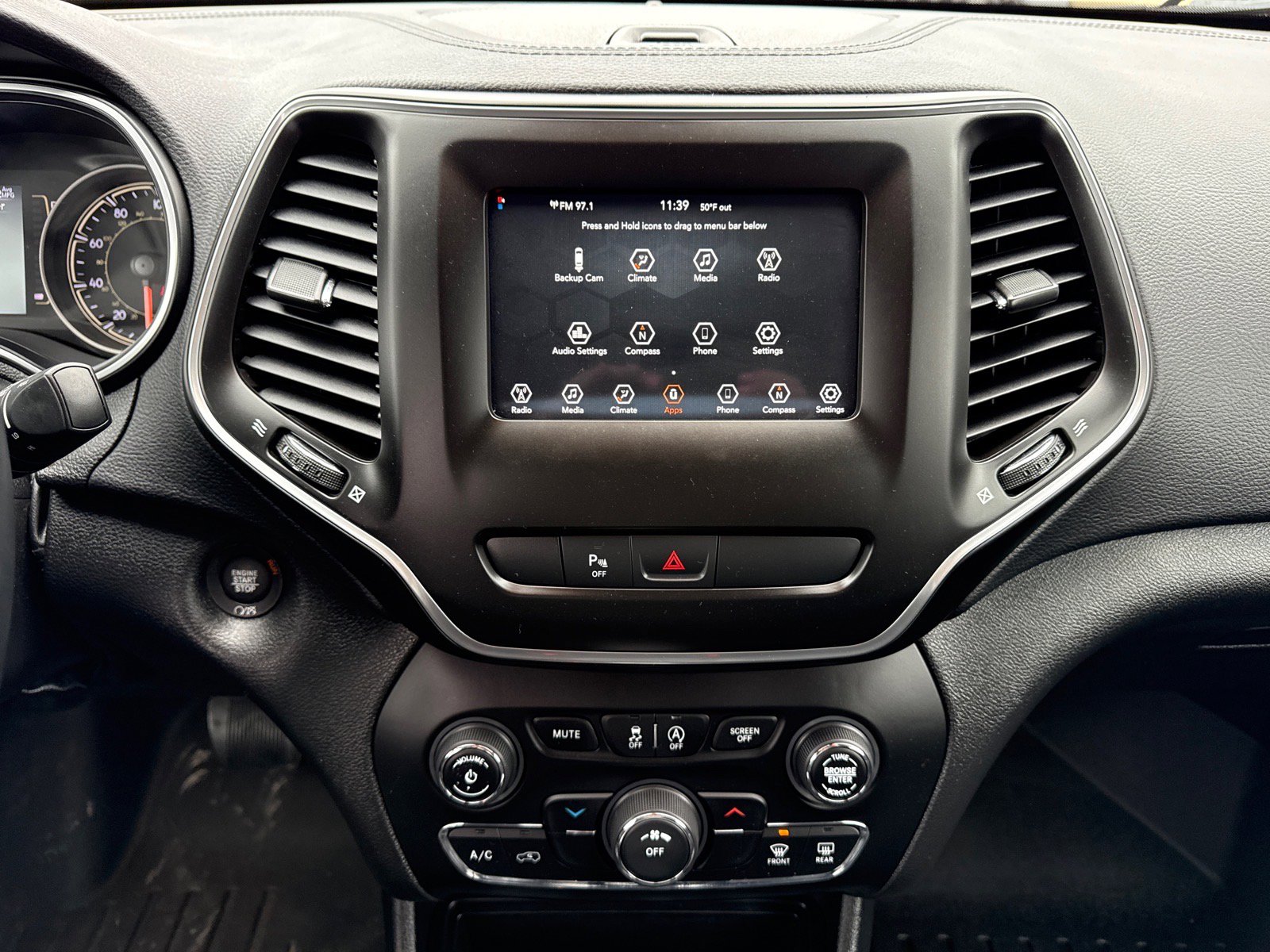 Used 2019 Jeep Cherokee Latitude Plus image 23