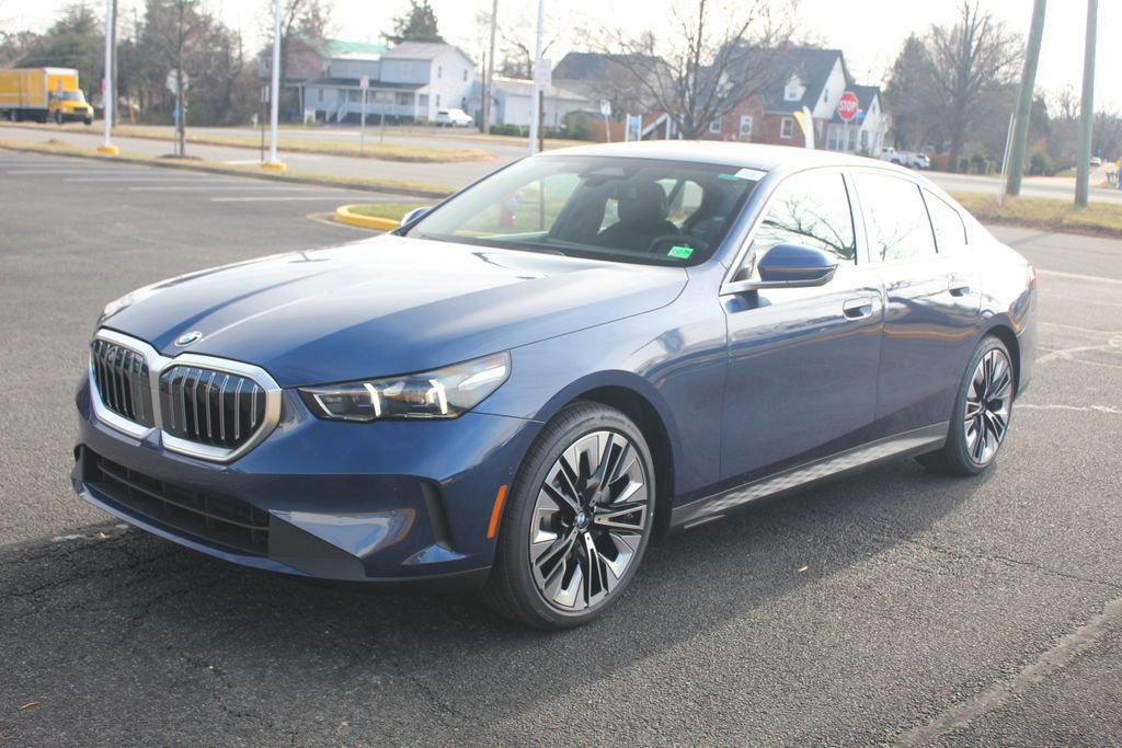 New 2026 BMW 530i xDrive w/ Convenience Package AWD/4WD image 4