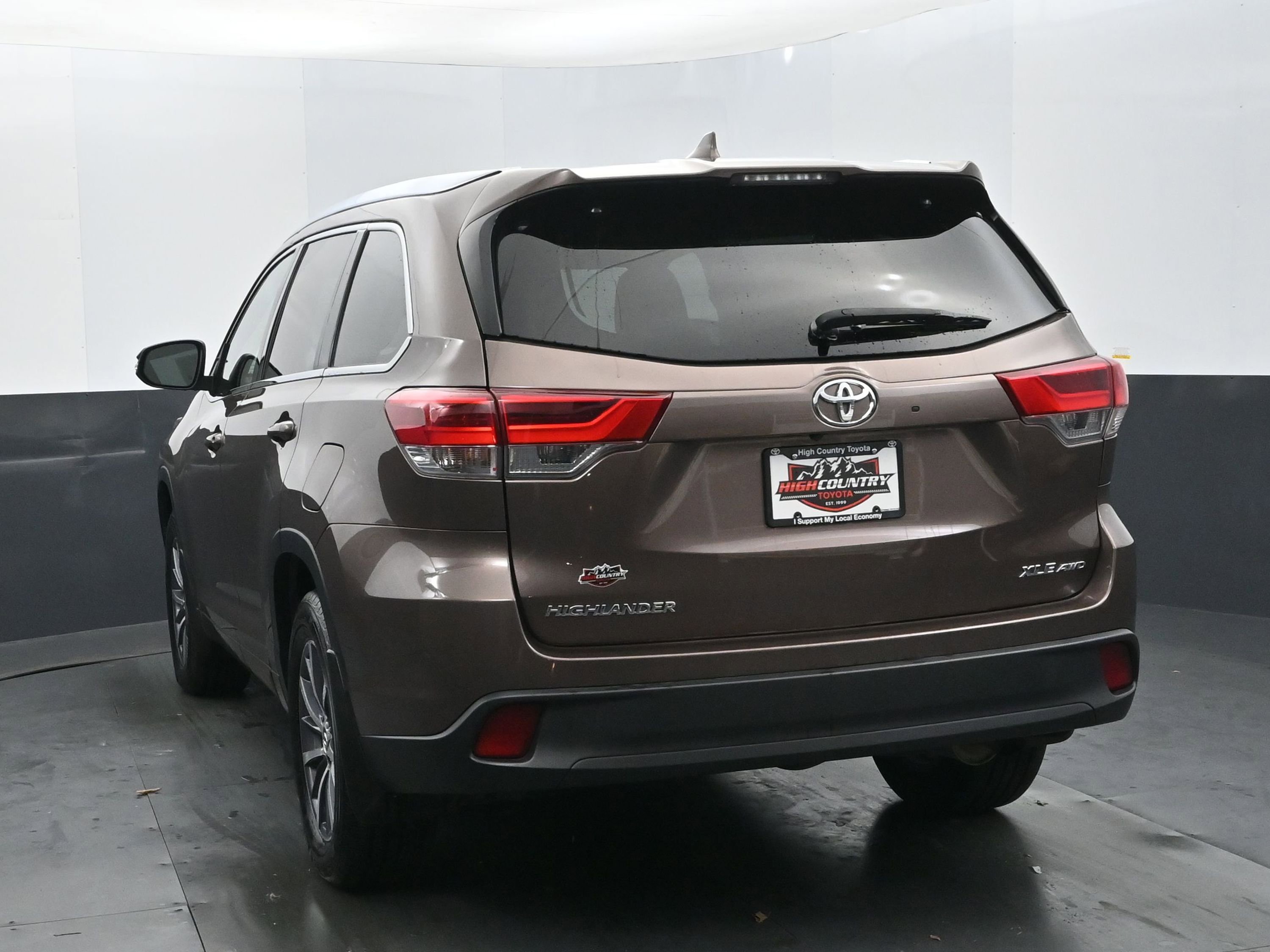 Used 2018 Toyota Highlander XLE image 5