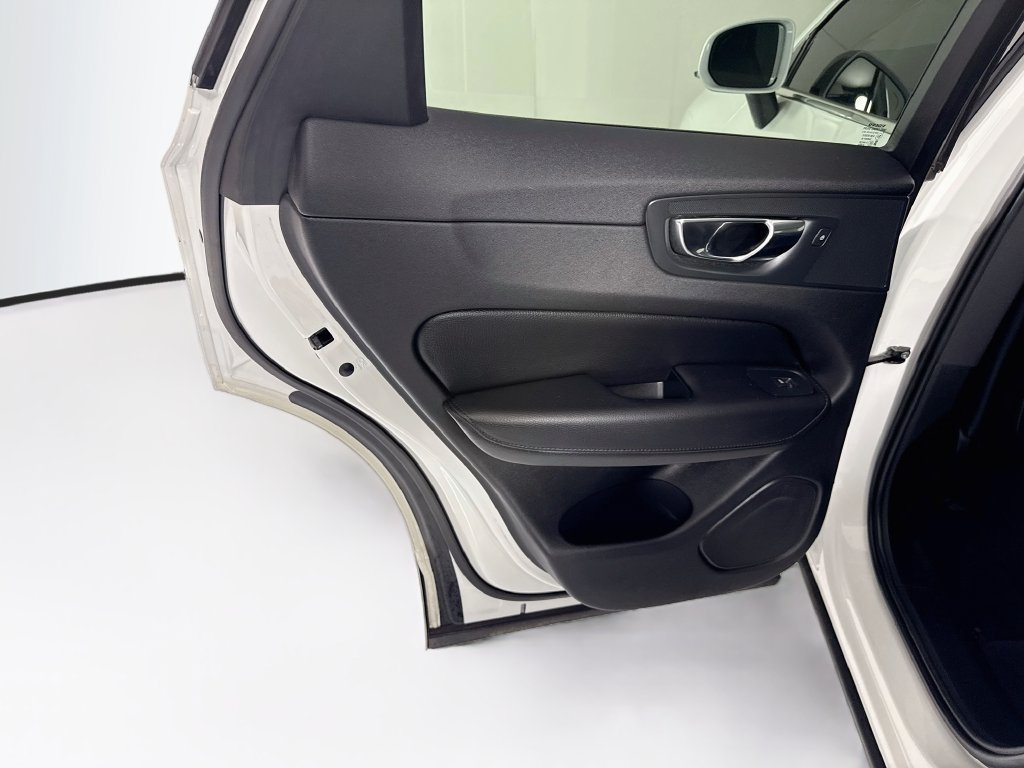 Used 2021 Volvo XC60 T5 Momentum w/ Protection Package Premier FWD image 26