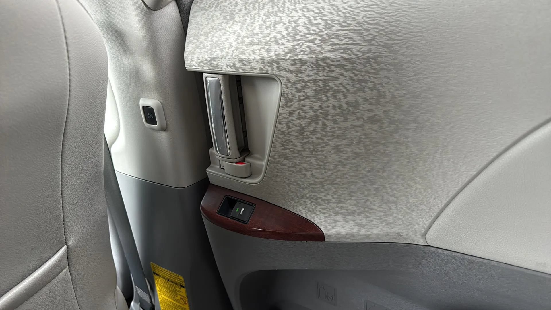 Used 2013 Toyota Sienna XLE FWD image 37