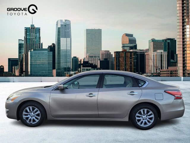 Used 2014 Nissan Altima 2.5 S image 2