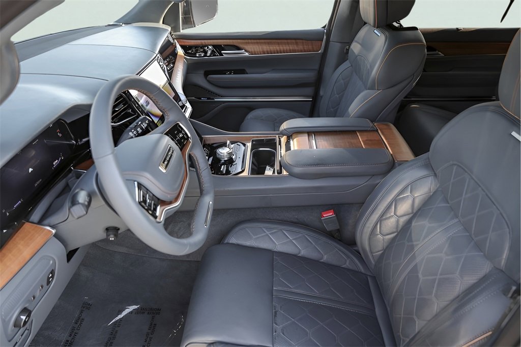 Used 2024 Jeep Grand Wagoneer Series III image 12