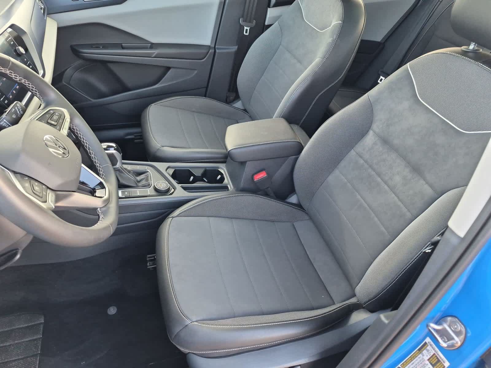 Used 2023 Volkswagen Taos SE w/ Panoramic Sunroof Package AWD/4WD image 15