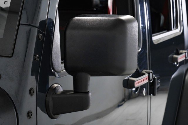 Used 2017 Jeep Wrangler Unlimited Rubicon image 35