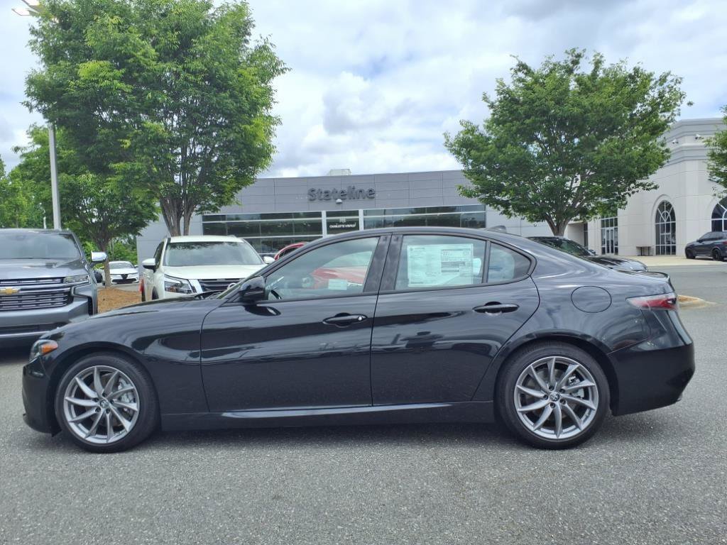 New 2025 Alfa Romeo Giulia w/ Driving Assist Package RWD image 15