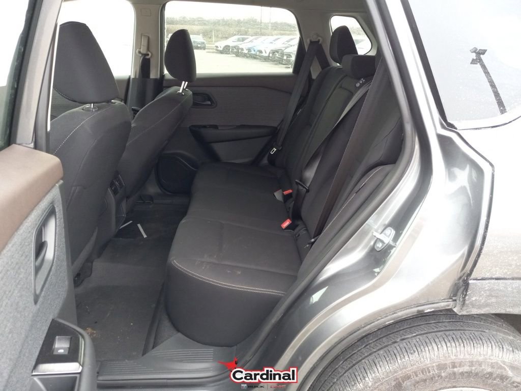 Used 2023 Nissan Rogue S image 17
