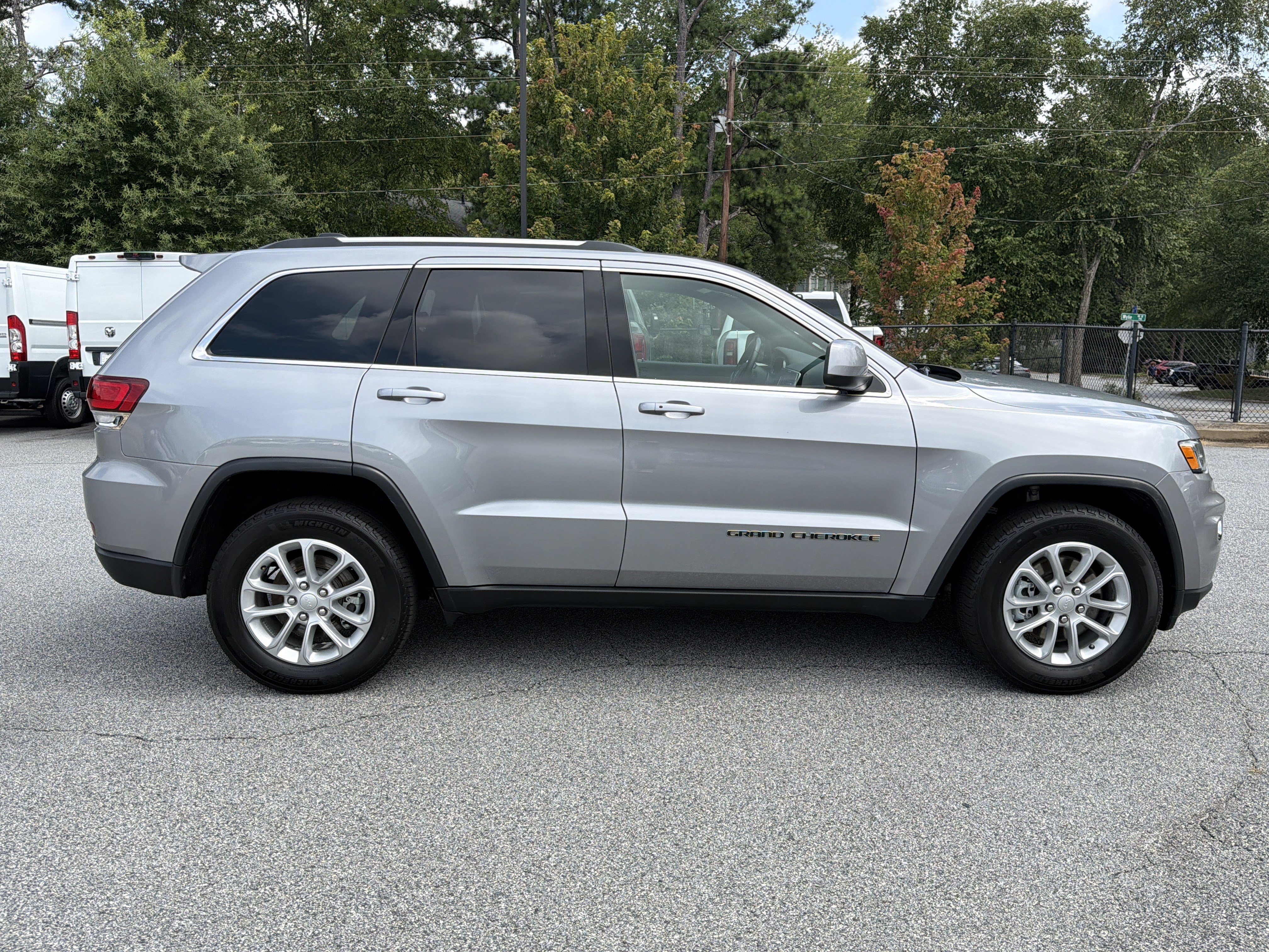 Used 2021 Jeep Grand Cherokee Laredo RWD image 9