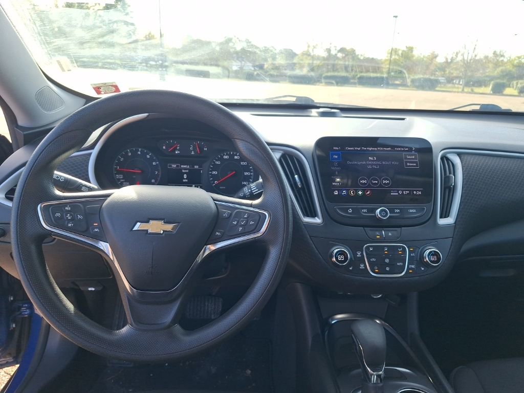 Used 2023 Chevrolet Malibu LT image 3