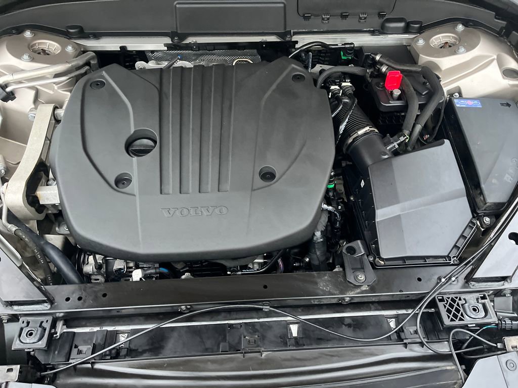 Used 2025 Volvo XC60 B5 Plus image 22