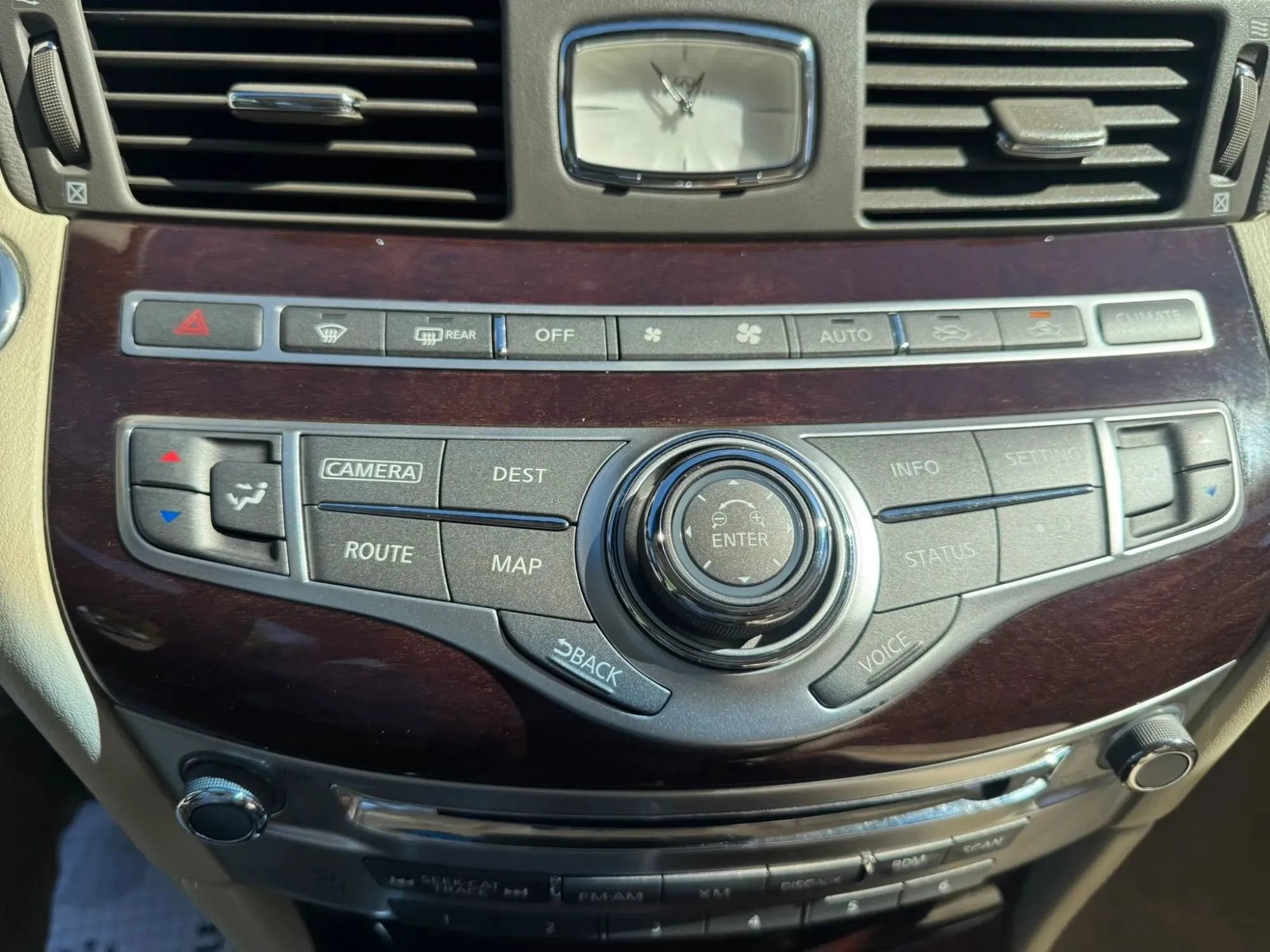 Used 2016 INFINITI Q70 3.7 w/ Technology Package image 18