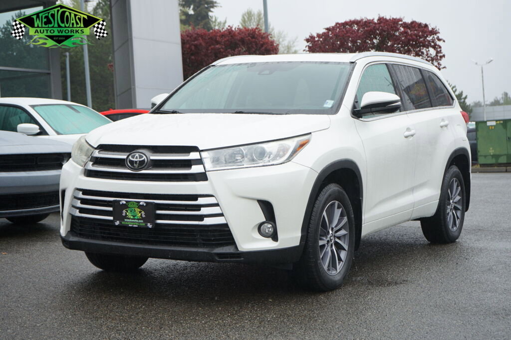 Used 2017 Toyota Highlander XLE image 1