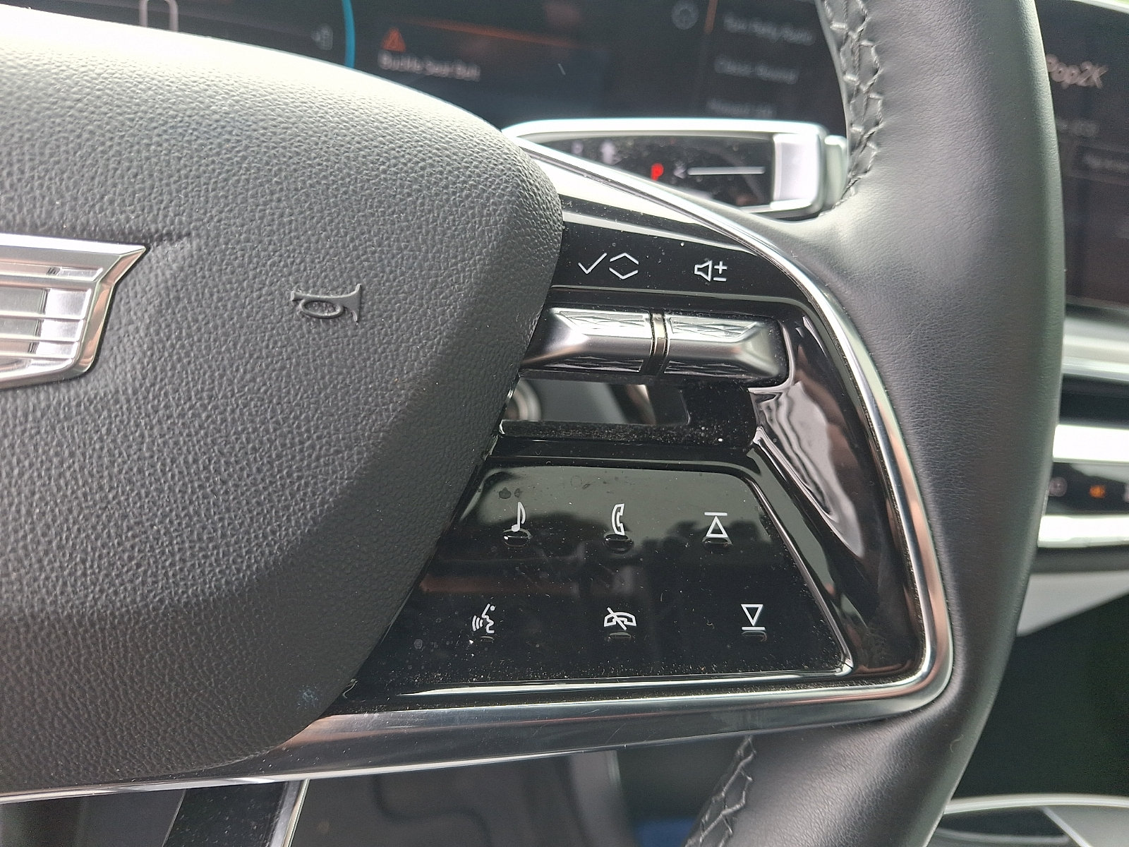 Certified 2024 Cadillac Lyriq Luxury AWD/4WD image 21