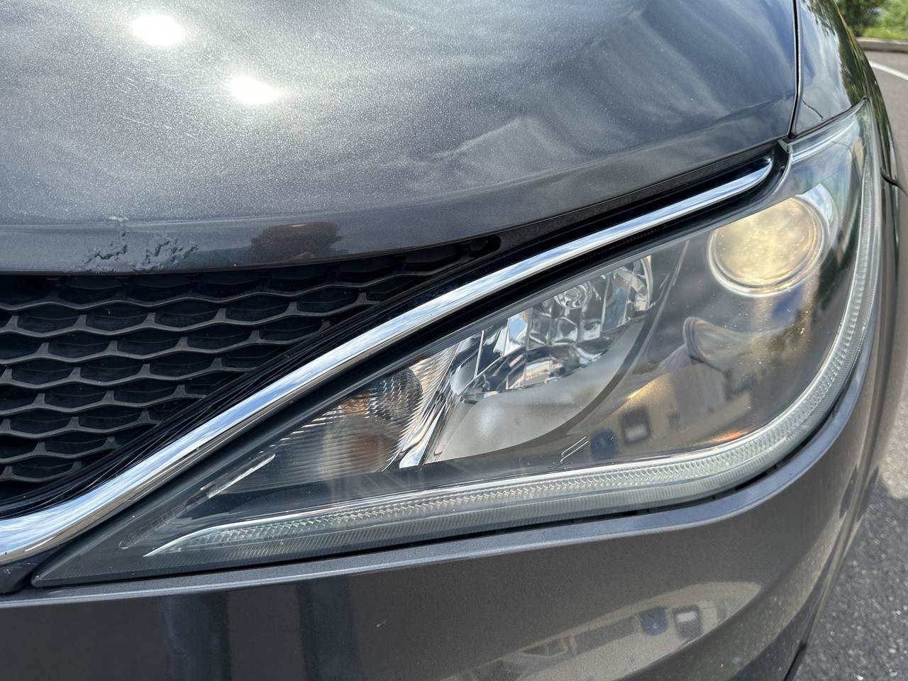Used 2018 Chrysler Pacifica Touring Plus w/ Tire & Wheel Group FWD image 32