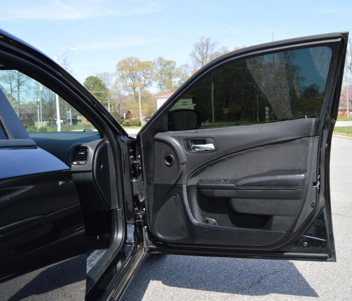Used 2019 Dodge Charger SXT w/ Blacktop Package RWD image 19