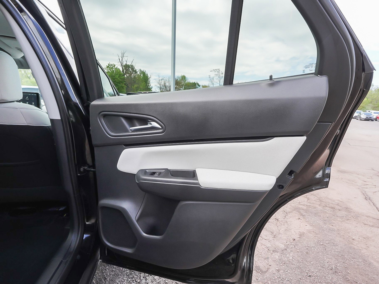 Used 2025 Honda Prologue EX image 12
