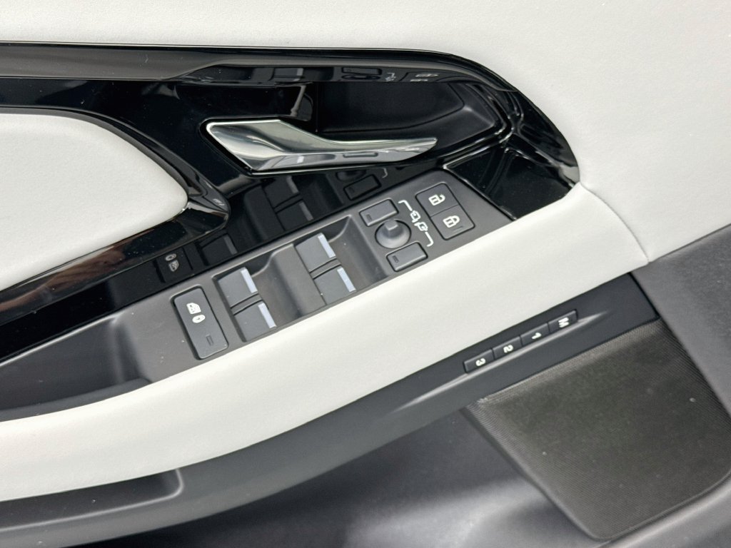 New 2026 Land Rover Range Rover Evoque Hoxton AWD/4WD image 23