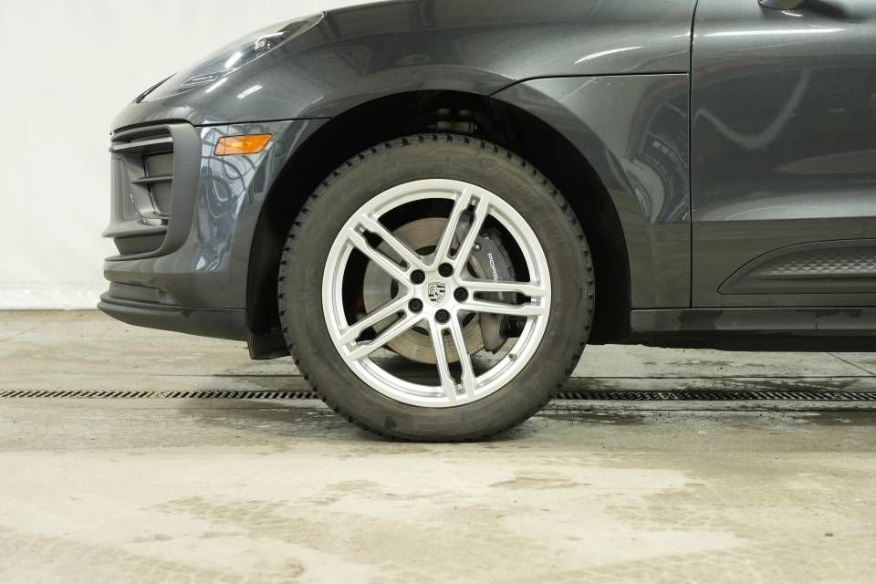 Certified 2022 Porsche Macan image 41