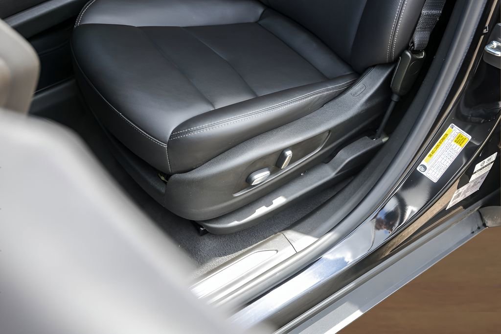 Certified 2024 Cadillac XT5 Luxury FWD image 8