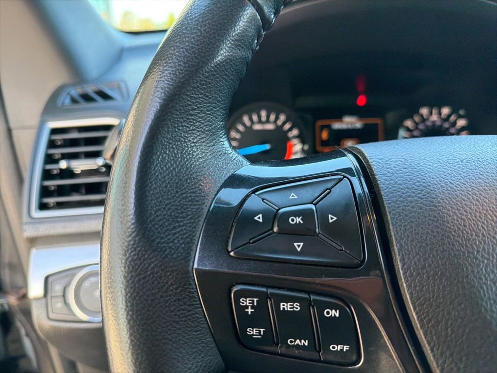 Used 2017 Ford Explorer XLT AWD/4WD image 33
