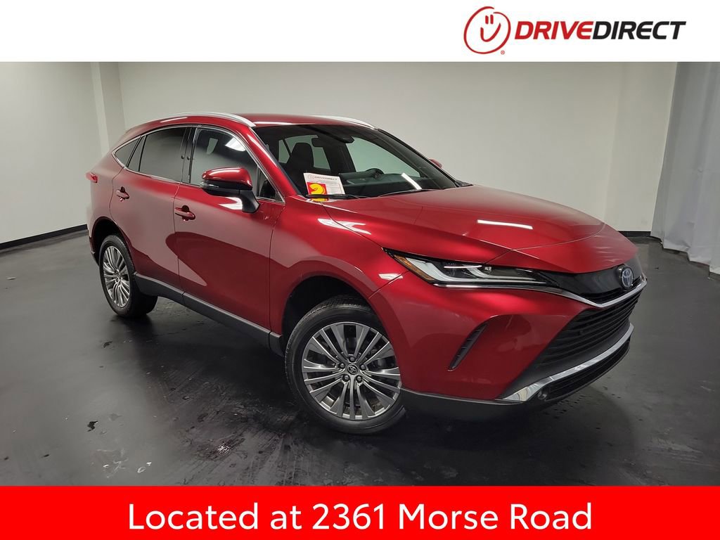 Used 2024 Toyota Venza XLE image 1