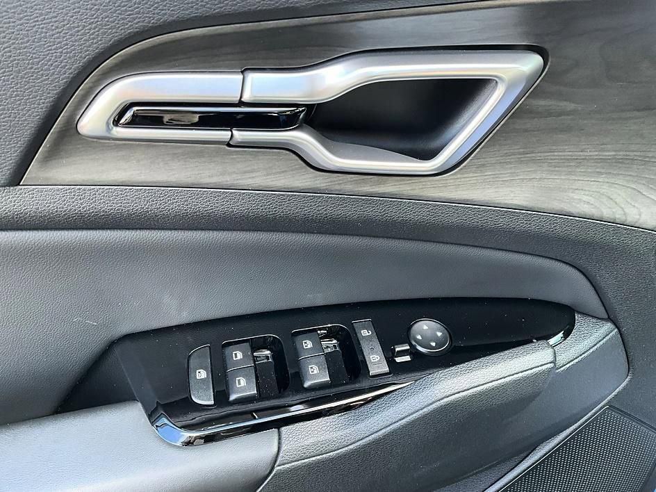 Used 2025 Kia Sportage X-Line w/ Premium Package image 13