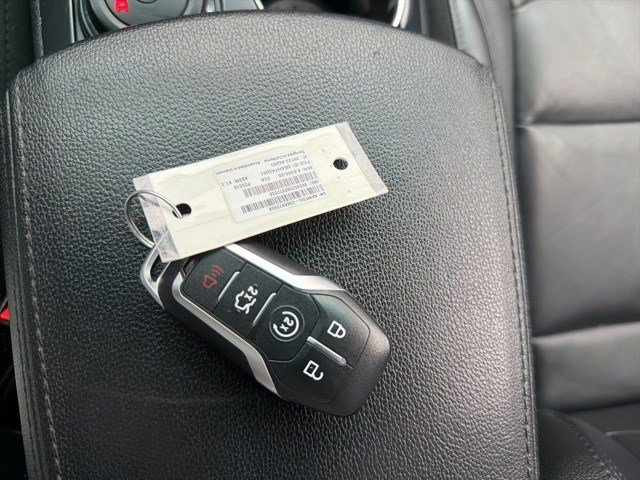 Used 2016 Ford Explorer XLT w/ Equipment Group 202A image 29