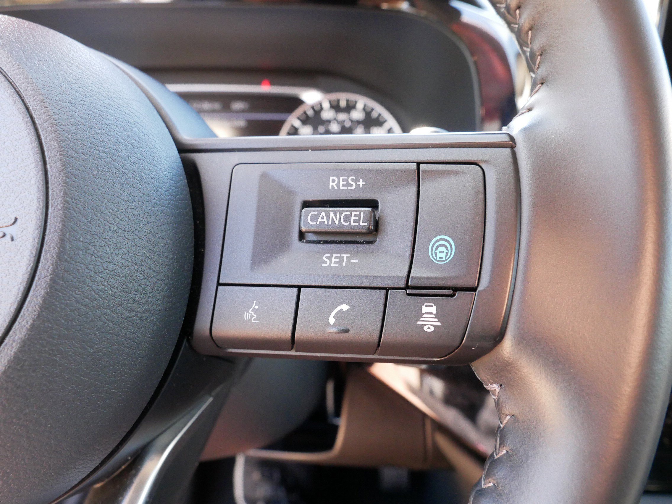 Used 2025 Nissan Pathfinder SV image 29