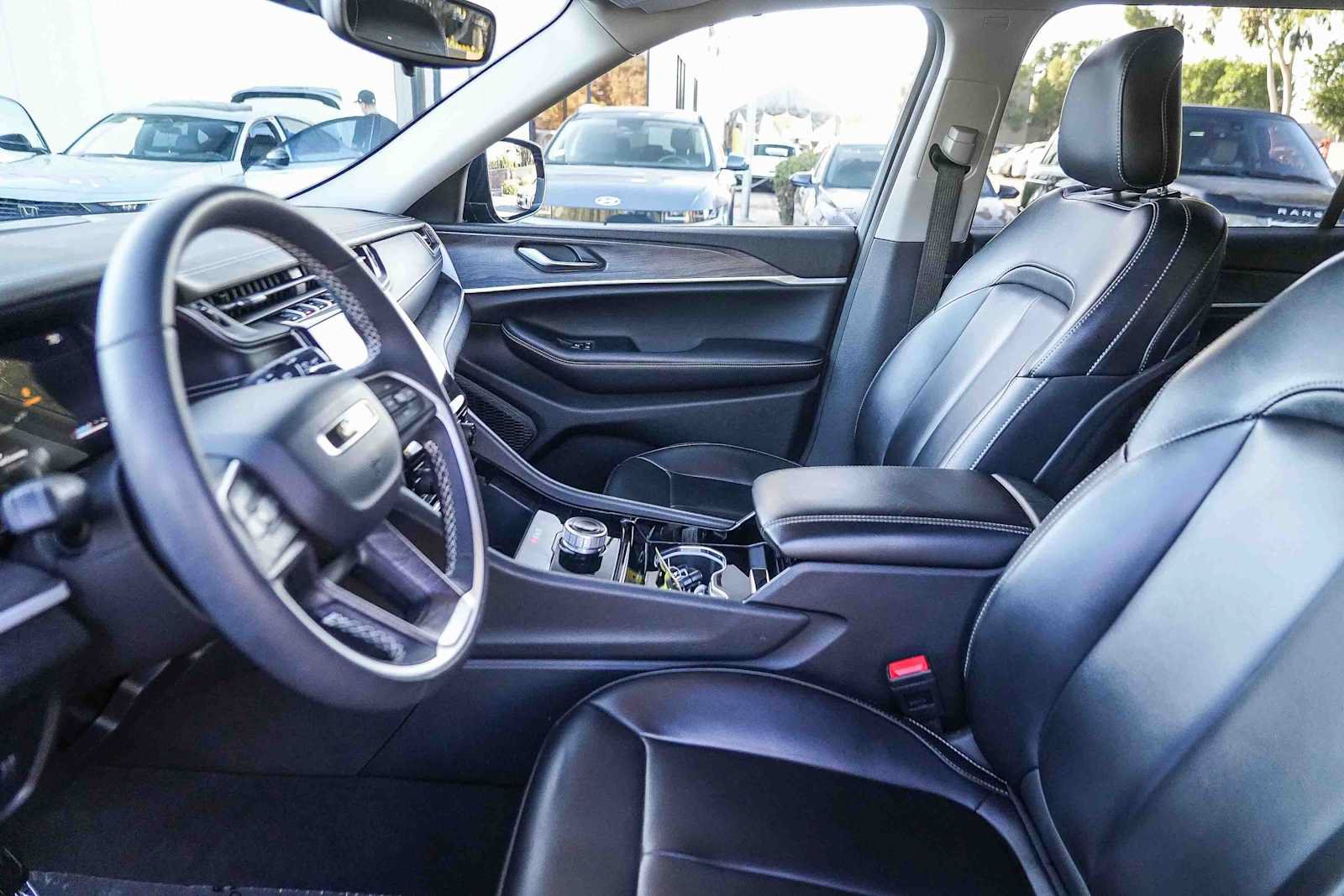 Used 2023 Jeep Grand Cherokee L Limited RWD image 17