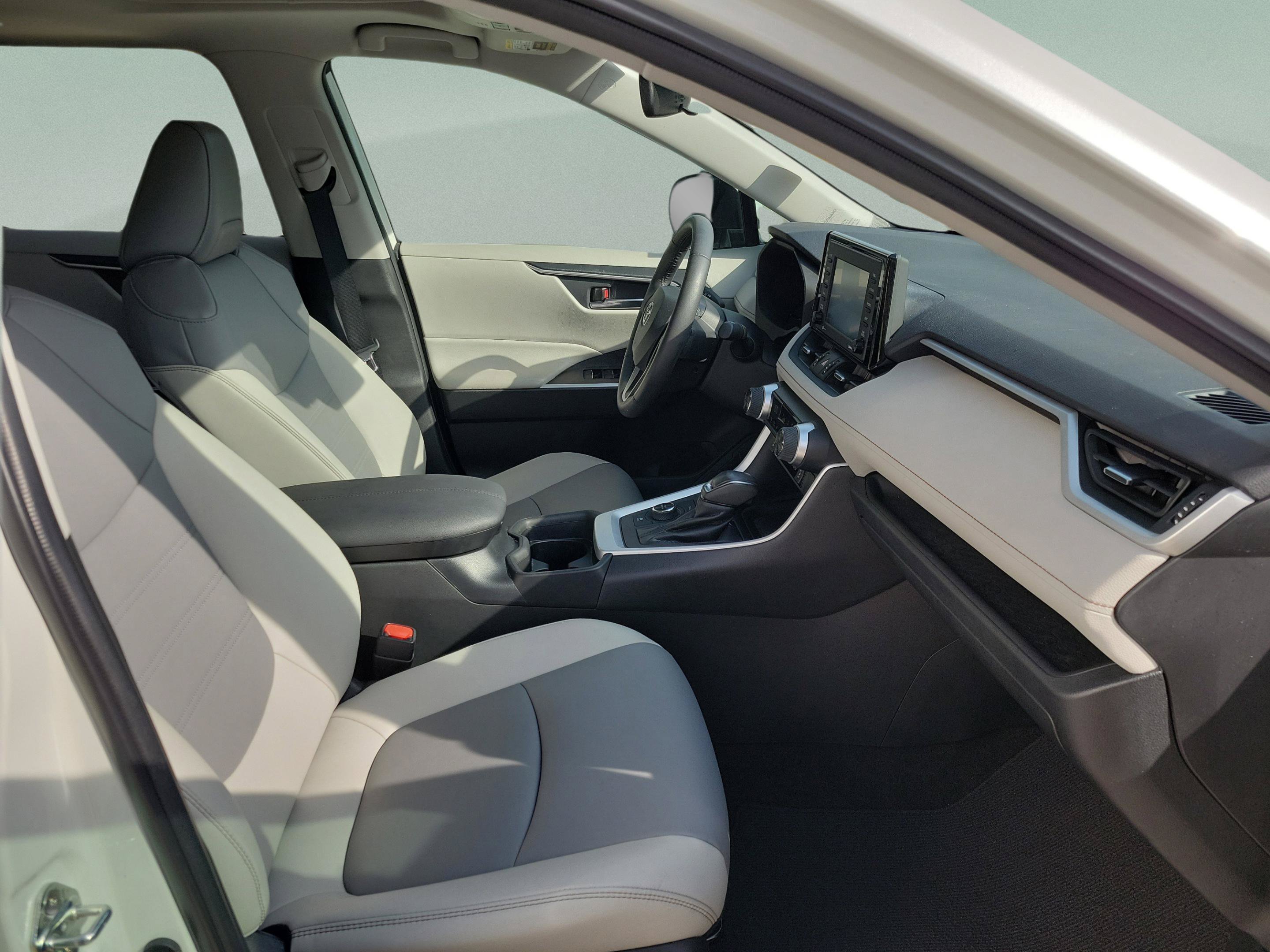 Certified 2021 Toyota RAV4 XLE Premium AWD/4WD image 6