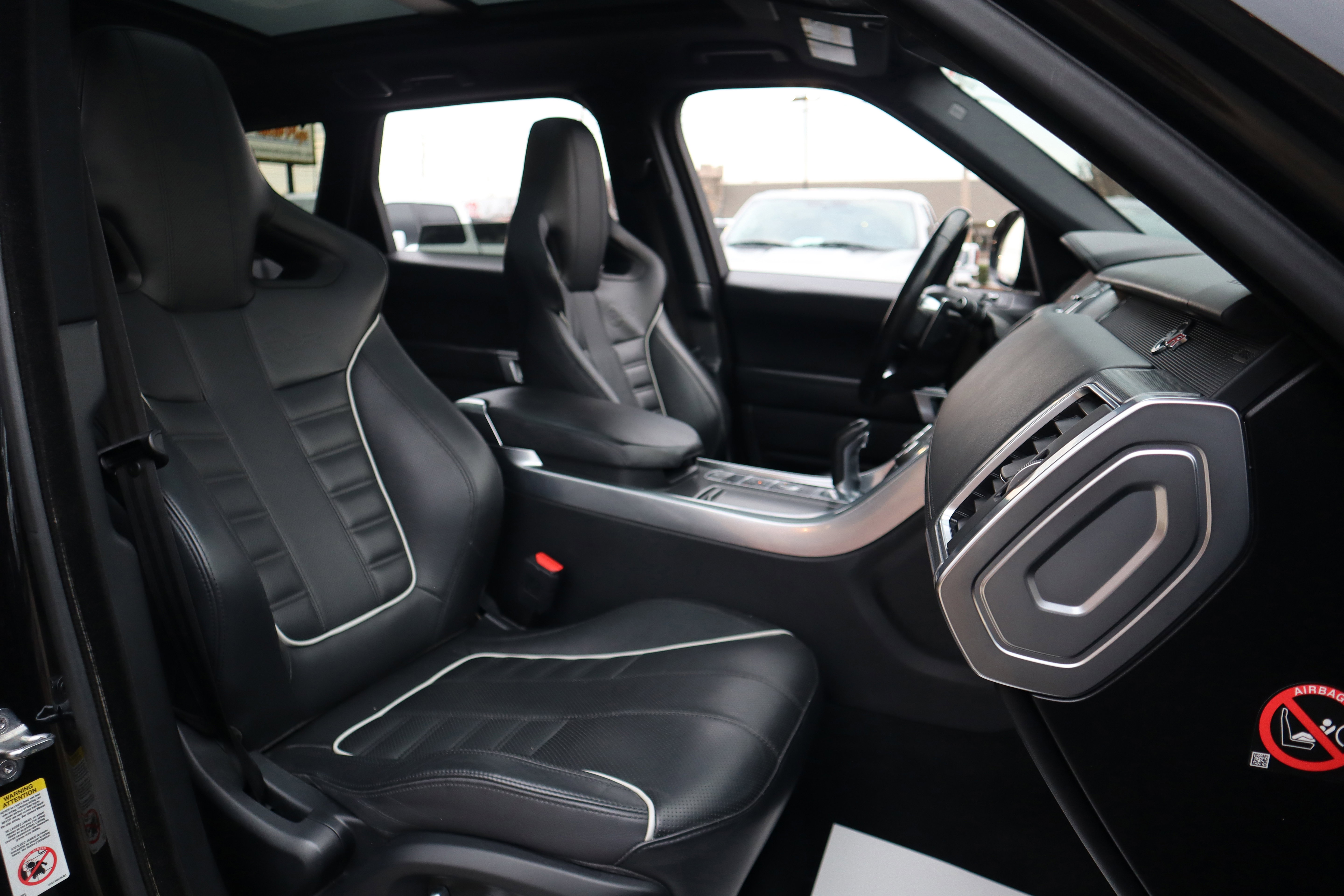 Used 2016 Land Rover Range Rover Sport SVR image 33