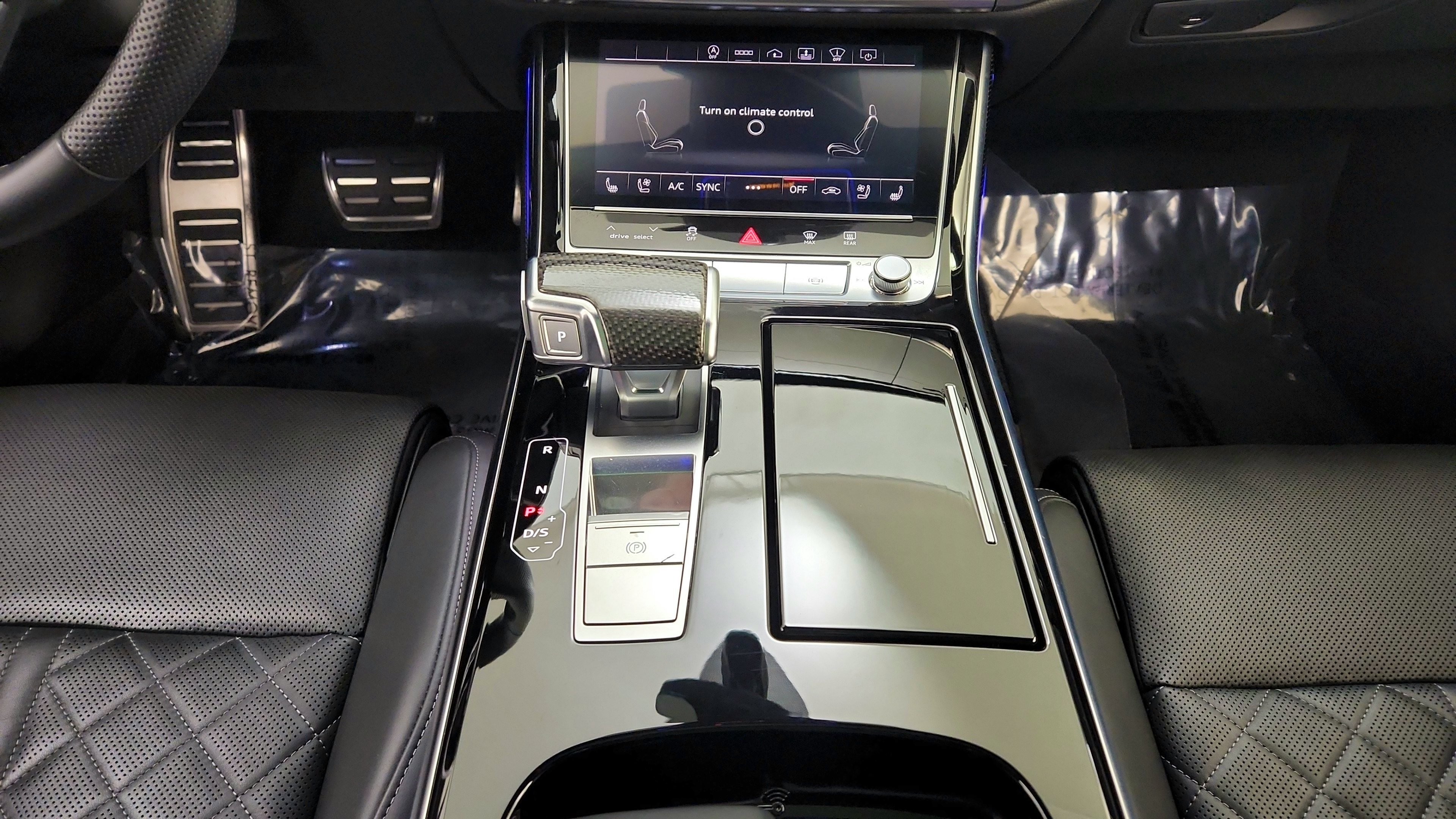 Used 2022 Audi S8 w/ S8 Comfort Plus Package AWD/4WD image 25